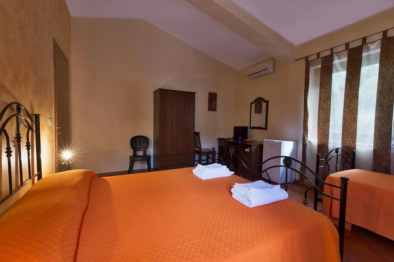 Turismo Rurale Il Sole Sant'Angelo di Brolo 0*,